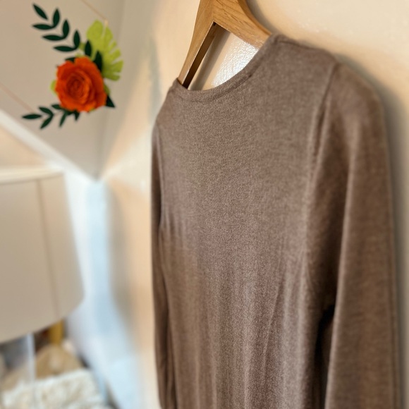 Cashmere sweater w/scarf EUC Med Cashmere/wool - Picture 6 of 11